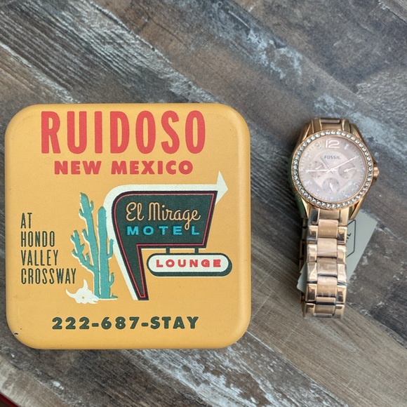 Rose Gold Women’s Fossil Watch w/box  - With Tag - Needs New Battery - Picture 2 of 6